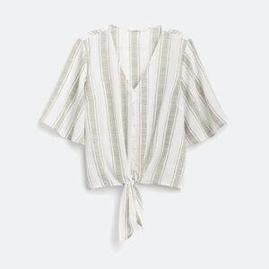 Lush Krisantha Tie Front Blouse- Large

Stripes, vertical
V-neck
Has stretch